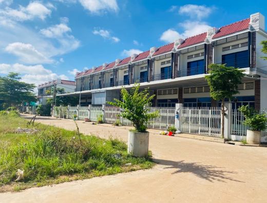 ក្រុមហ៊ុនគូរប្លង់ និងសាងសង់ផ្ទះ