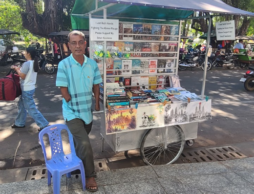 Vanna Tok Book Stand